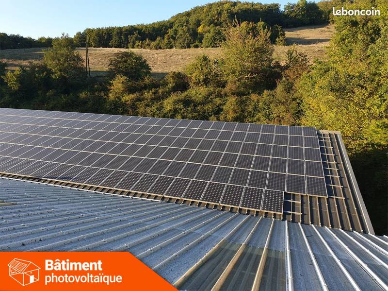 découvrez notre service de location de toiture spécialement conçu pour les panneaux photovoltaïques. maximisez votre rendement énergétique tout en contribuant à la protection de l'environnement. profitez d'une solution flexible et rentable pour produire votre propre électricité verte, sans les contraintes d'un investissement immobilier.