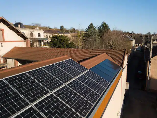 découvrez notre service de location de toits photovoltaïques à lille, idéal pour optimiser votre espace tout en contribuant à une énergie verte. profitez d'un revenu passif grâce à la production d'électricité solaire, tout en respectant l'environnement. inscrivez-vous dès maintenant pour commencer votre transition énergétique !