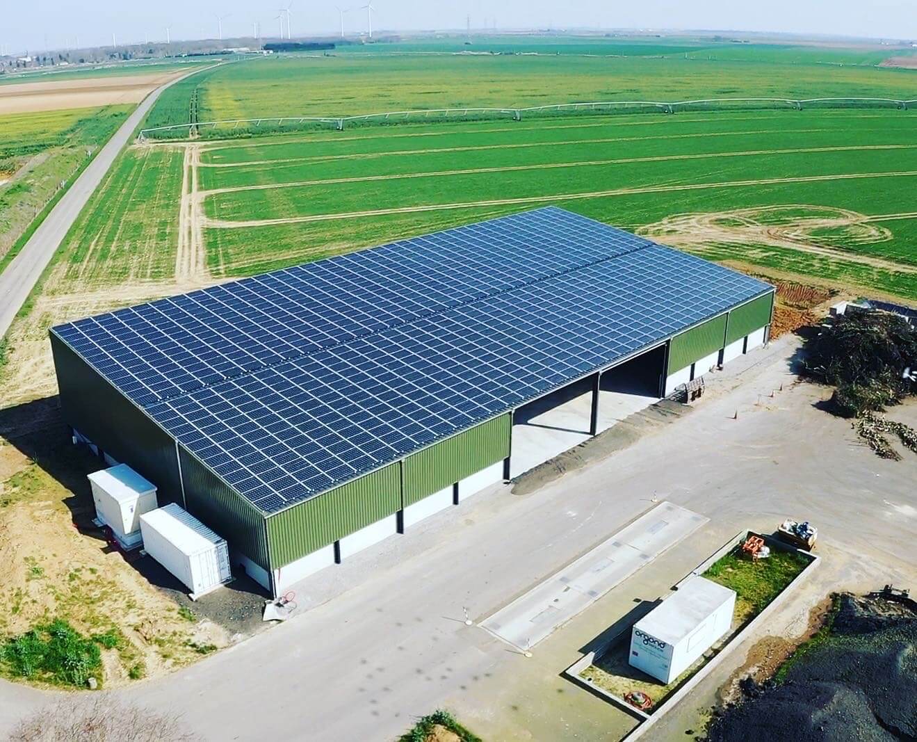découvrez nos offres de location de hangars équipés de panneaux photovoltaïques. bénéficiez d'un espace de stockage idéal tout en contribuant à une énergie durable et rentable. optimisez votre activité avec nos solutions écologiques et économiques.