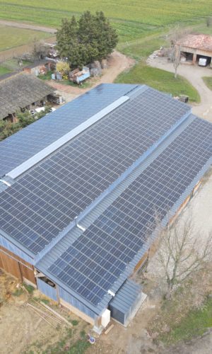 découvrez nos solutions pour louer un toit industriel équipé de panneaux photovoltaïques. profitez d'une source d'énergie renouvelable tout en optimisant l'espace de votre toiture. idéal pour les entreprises souhaitant réduire leur empreinte carbone et bénéficier d'économies sur leur facture d'électricité.
