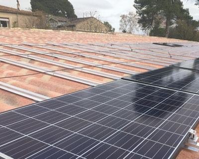découvrez comment louer des toits équipés de panneaux photovoltaïques pour produire de l'énergie solaire. optimisez votre espace inutilisé tout en contribuant à une transition énergétique durable et bénéficiez d'un revenu passif grâce à la location de votre toiture.