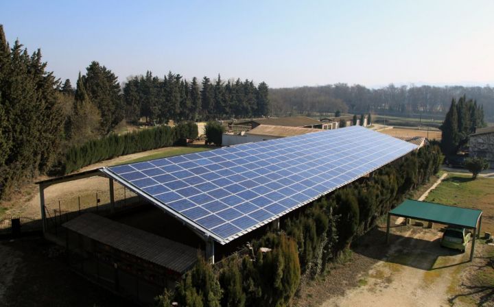 découvrez comment louer des panneaux photovoltaïques pour optimiser votre espace et générer de l'énergie renouvelable. profitez d'une solution économique et écologique pour votre toiture tout en contribuant à la transition énergétique.