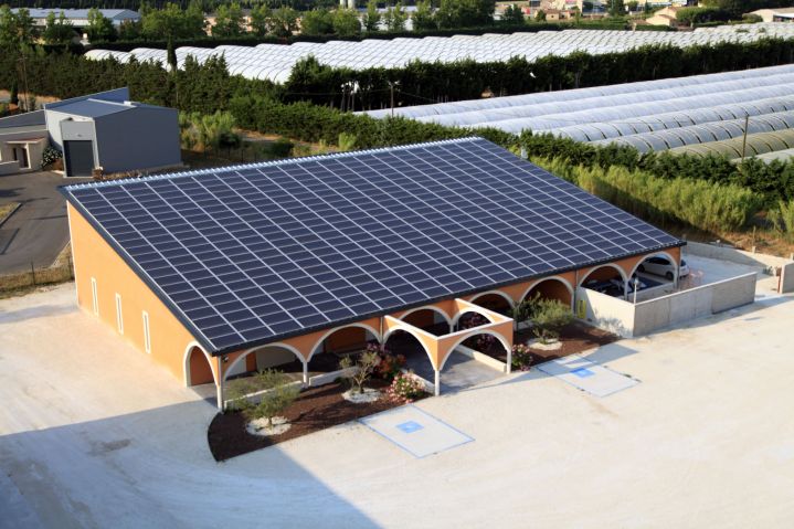 louez un toit photovoltaïque et transformez votre espace en source d'énergie renouvelable. profitez des avantages d'une installation solaire sans les frais d'acquisition, tout en contribuant à une planète plus verte. découvrez comment maximiser vos économies d'énergie grâce à notre service de location de toits adaptés à vos besoins.