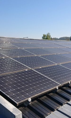découvrez notre service de location de toitures équipées de panneaux photovoltaïques. profitez d'une solution écologique et économique pour produire votre propre énergie solaire sans investir dans l'achat de panneaux. contactez-nous dès aujourd'hui pour plus d'informations!