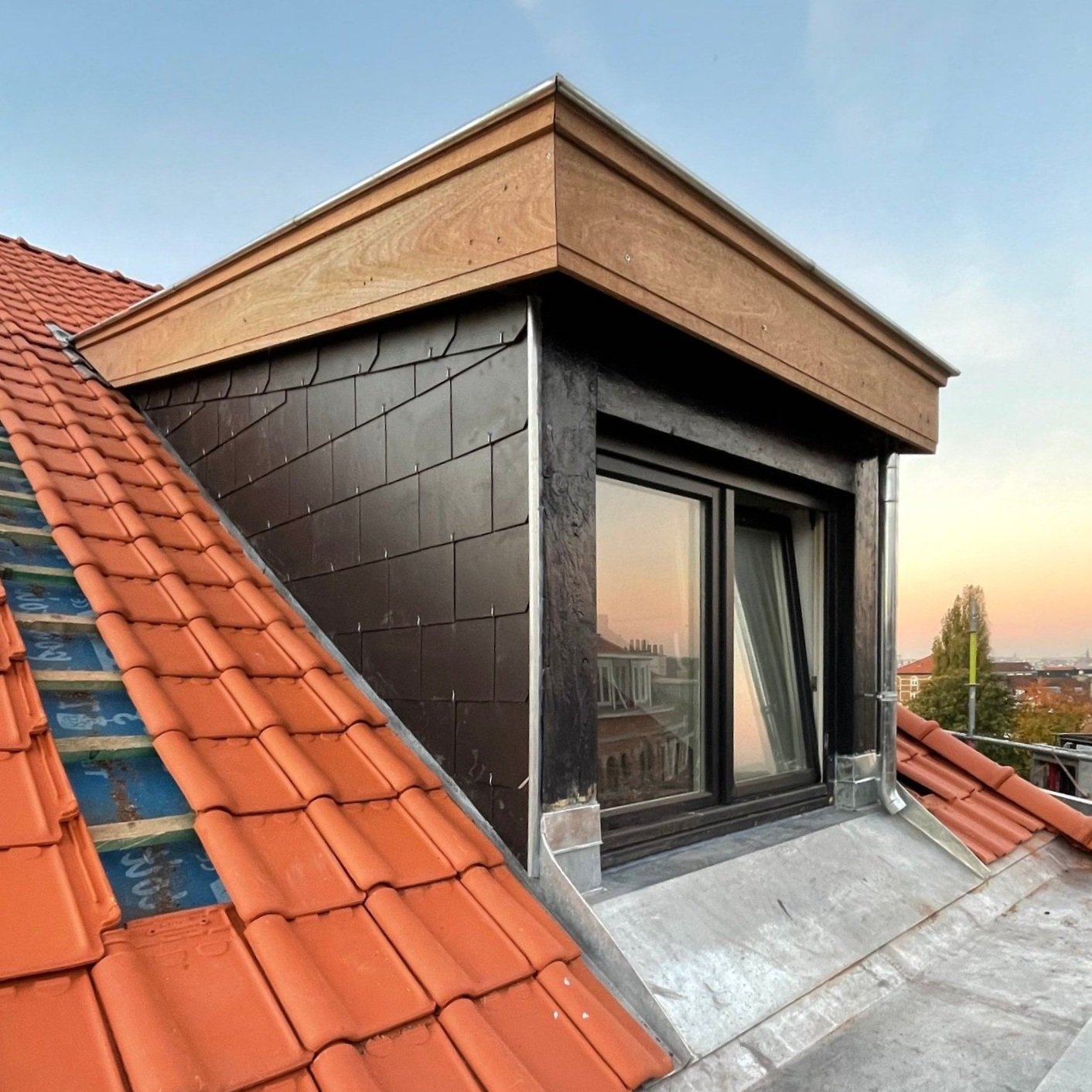 découvrez tout sur la lucarne : définition, types, avantages et conseils pour l'intégration dans votre maison ! améliorez votre éclairage naturel et ajoutez du charme à votre habitation grâce à ces ouvertures de toit.