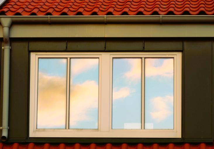 découvrez tout sur les lucarnes de toit : styles, avantages et conseils d'installation pour apporter lumière et charme à votre maison.