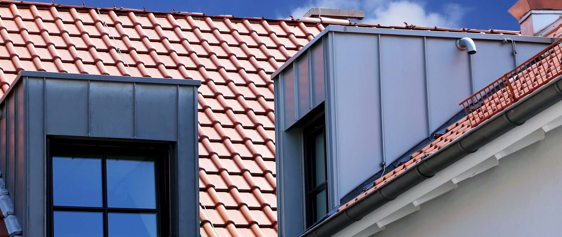découvrez tout sur les lucarnes de toit : leurs types, avantages et conseils d'installation pour embellir votre maison tout en optimisant la lumière naturelle.