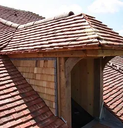 découvrez tout ce qu'il faut savoir sur les lucarnes de toit : types, avantages et conseils d'installation pour illuminer et aérer vos espaces sous-combles. apportez du style et de la fonctionnalité à votre maison grâce à nos astuces professionnelles.