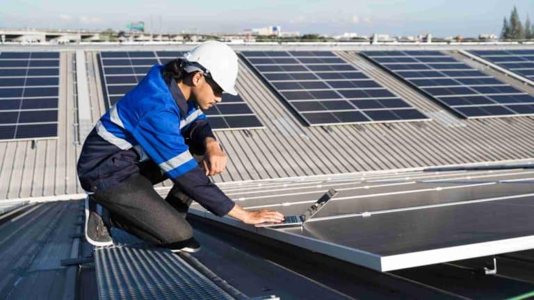 découvrez nos services de maintenance photovoltaïque pour garantir la performance et la longévité de vos installations solaires. profitez d'un suivi régulier et d'une expertise professionnelle pour maximiser votre production d'énergie renouvelable.