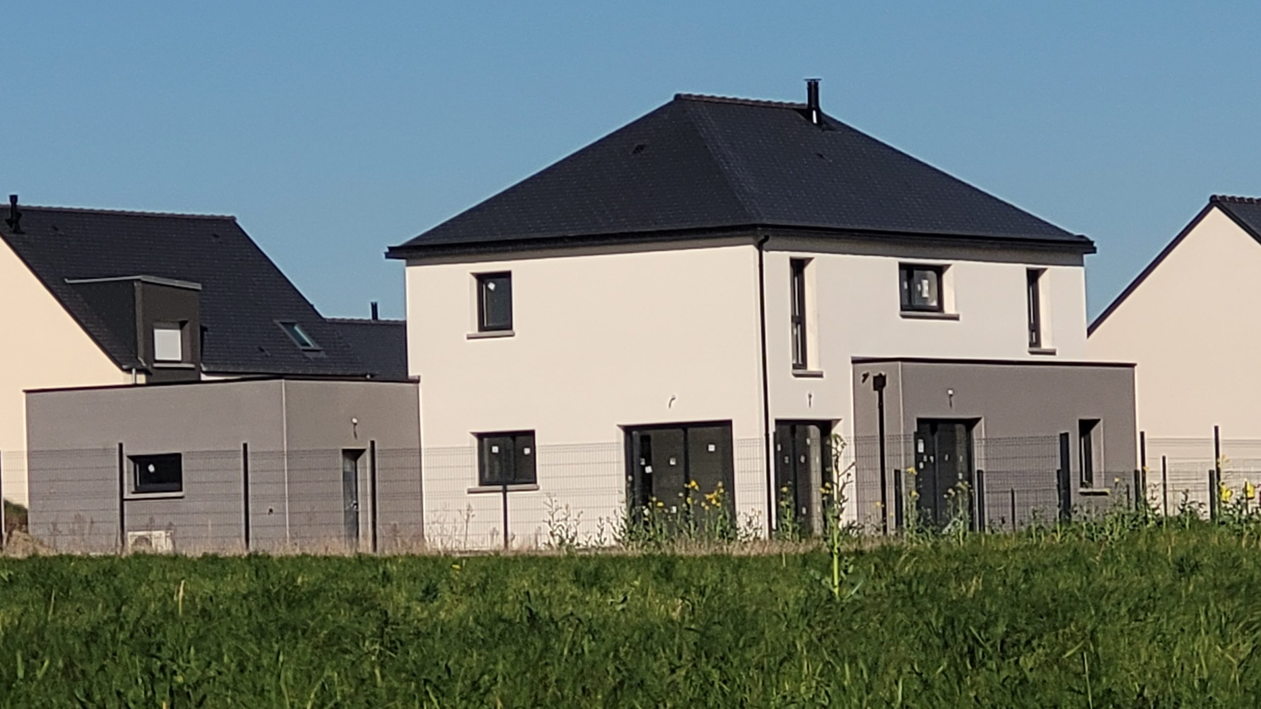 découvrez notre maison 4 pans, un espace de vie harmonieux alliant confort et esthétisme. idéale pour les familles, cette maison offre une architecture unique, des espaces lumineux et des fonctionnalités modernes pour répondre à tous vos besoins.