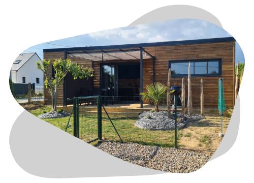 découvrez une maison autonome qui allie confort, écologie et indépendance énergétique. profitez d'un habitat durable grâce à des solutions innovantes pour réduire votre empreinte carbone et vivre en harmonie avec la nature.