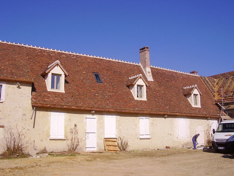 découvrez notre sélection de maisons avec lucarne, alliant charme et luminosité. ces maisons uniques offrent un espace de vie agréable, des combles aménagés et un style architectural distinctif. trouvez la maison de vos rêves avec une lucarne pour profiter d'une vue imprenable et d'une ambiance chaleureuse.