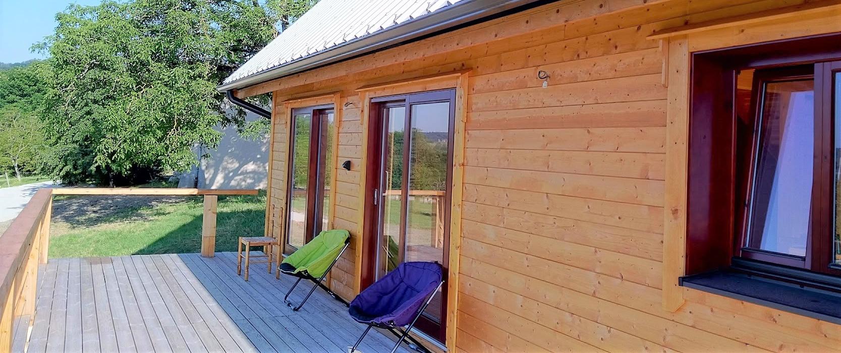 découvrez notre sélection de maisons en bois avec terrasse, alliant charme naturel et confort moderne. profitez d'espaces extérieurs conviviales, idéales pour passer des moments en famille ou entre amis, tout en respectant l'environnement.