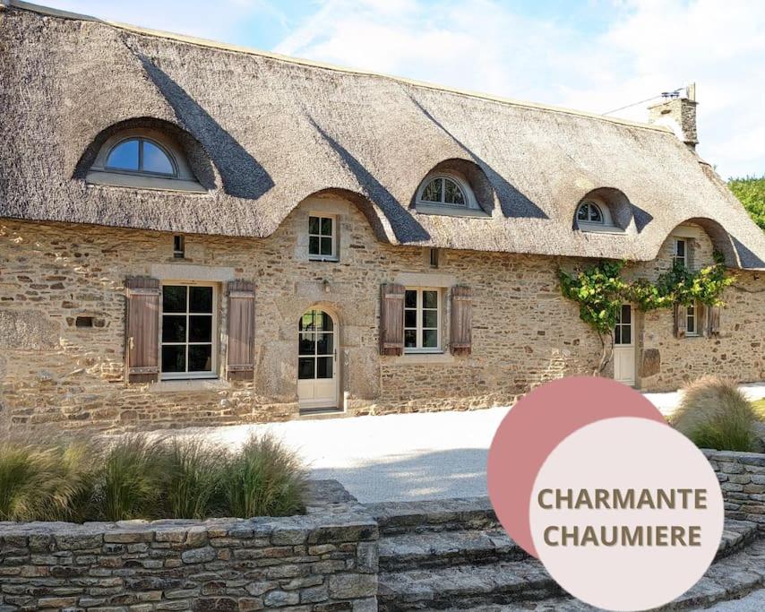 découvrez la maison chaume en bretagne, un havre de paix au charme authentique. idéale pour vos séjours en bord de mer, cette maison témoigne du patrimoine local avec son architecture unique et son ambiance chaleureuse. profitez des paysages bretons et de la tranquillité de cet endroit d'exception.