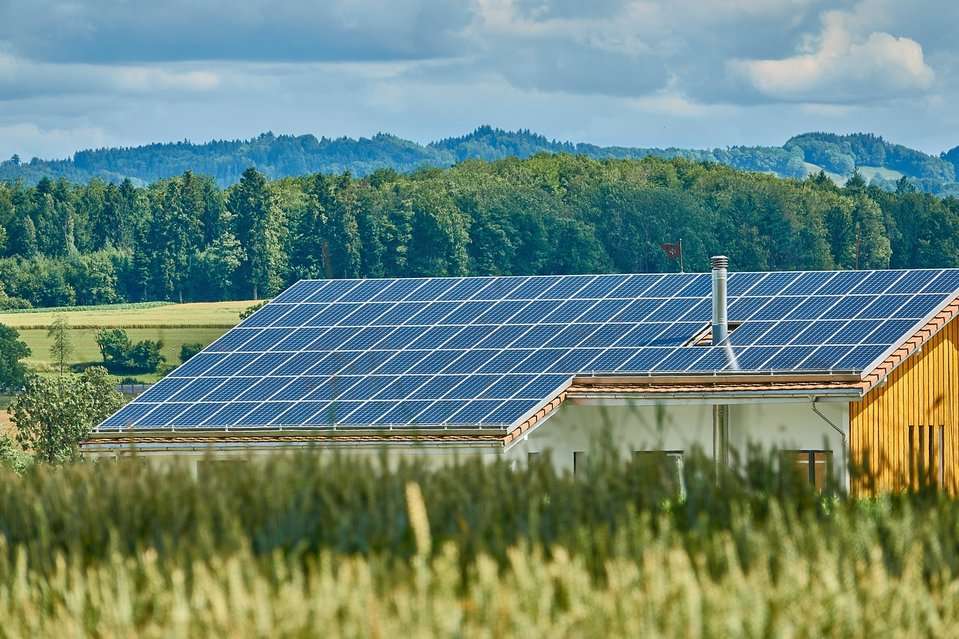 découvrez comment optimiser votre maison avec des panneaux photovoltaïques pour une énergie écologique et économique. transformez votre habitation en une maison énergétique performante tout en réduisant votre empreinte carbone.