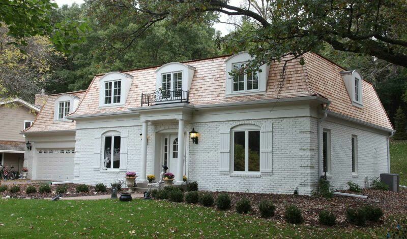 découvrez notre maison mansard, un parfait mélange d'élégance et de confort. avec ses toits en pente caractéristiques, elle offre un espace de vie lumineux et charmant, idéal pour toute la famille. explorez les détails architecturaux uniques et la fonctionnalité de ce style intemporel.