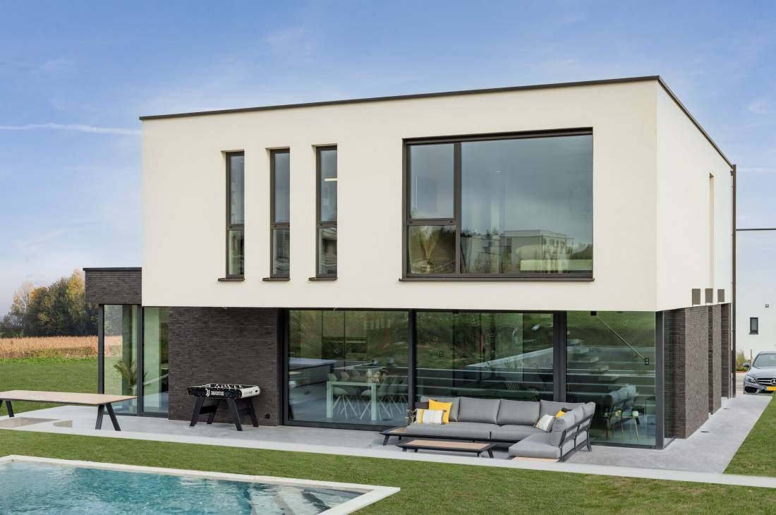 découvrez notre sélection de maisons modernes avec toit plat, alliant design contemporain et fonctionnalité. profitez d'espaces lumineux et d'une architecture innovante pour une vie élégante et confortable.