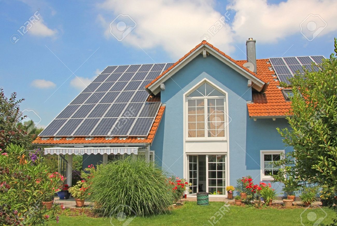 découvrez notre maison neuve équipée d'une toiture photovoltaïque, alliant confort moderne et respect de l'environnement. profitez d'une habitation lumineuse, éco-responsable et économiquement avantageuse grâce à l'énergie solaire. idéale pour les familles cherchant à réduire leur empreinte carbone tout en bénéficiant d'un cadre de vie agréable.