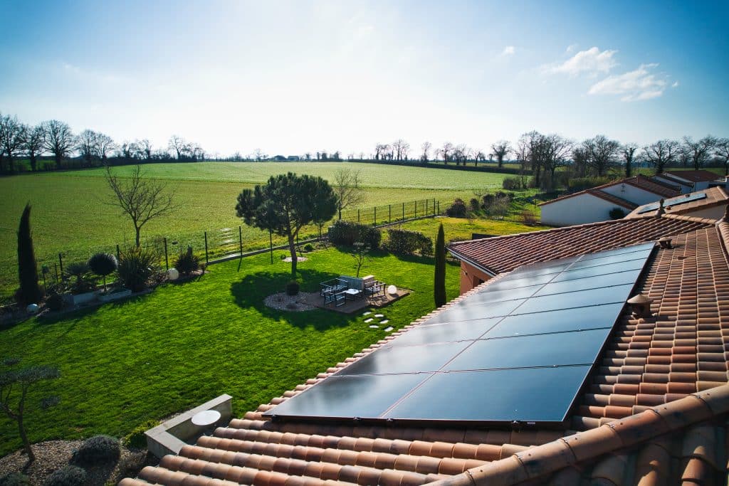 découvrez comment une maison photovoltaïque peut devenir une solution rentable et écologique pour produire votre propre électricité. maximisez vos économies et réduisez votre empreinte carbone grâce à des panneaux solaires performants. investissez dans un avenir durable tout en améliorant la valeur de votre bien immobilier.