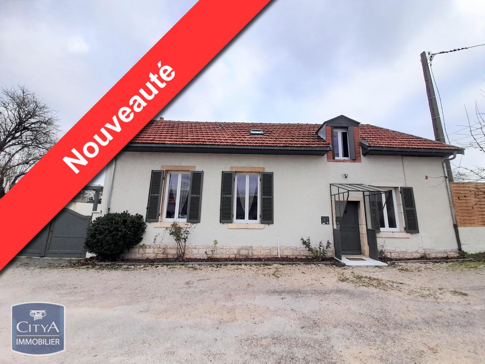 découvrez une maison sans toit à dijon, un projet architectural unique qui défie les conventions. plongez dans un espace innovant, alliant design contemporain et connectivité avec la nature. parfait pour les amateurs d'art et d'expériences inédites.