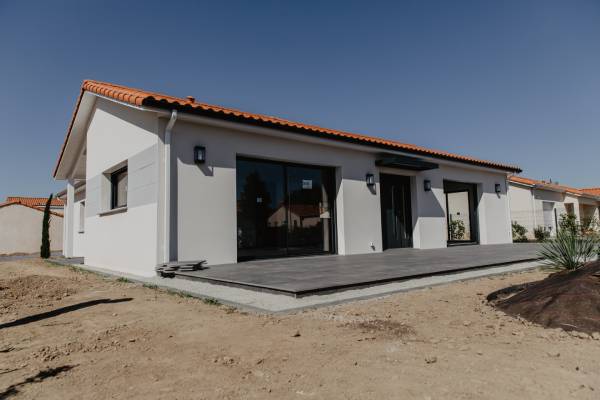 découvrez notre sélection de maisons avec terrasse, alliant confort et convivialité. profitez d'espaces extérieurs pour des moments de détente inoubliables en famille ou entre amis.