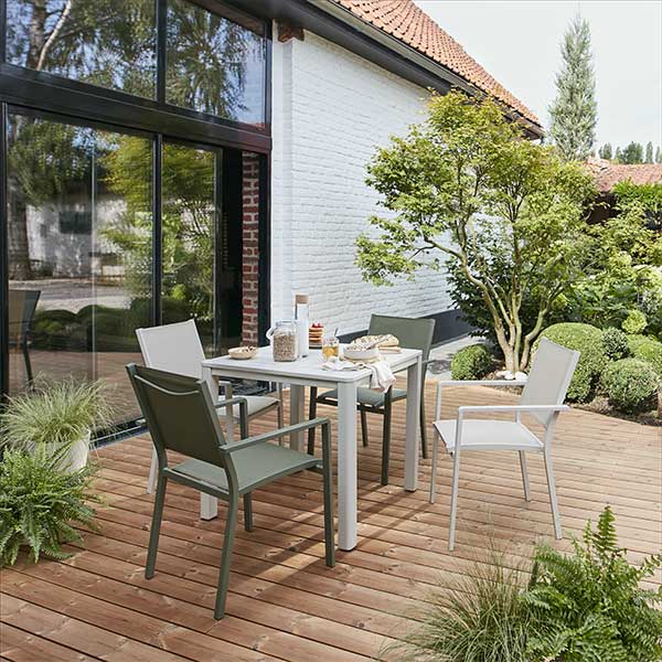 découvrez notre guide complet sur les maisons avec terrasse. aménagement, décoration, et conseils pratiques pour créer un espace de vie extérieur agréable et fonctionnel. transformez votre maison en un havre de paix avec une belle terrasse.