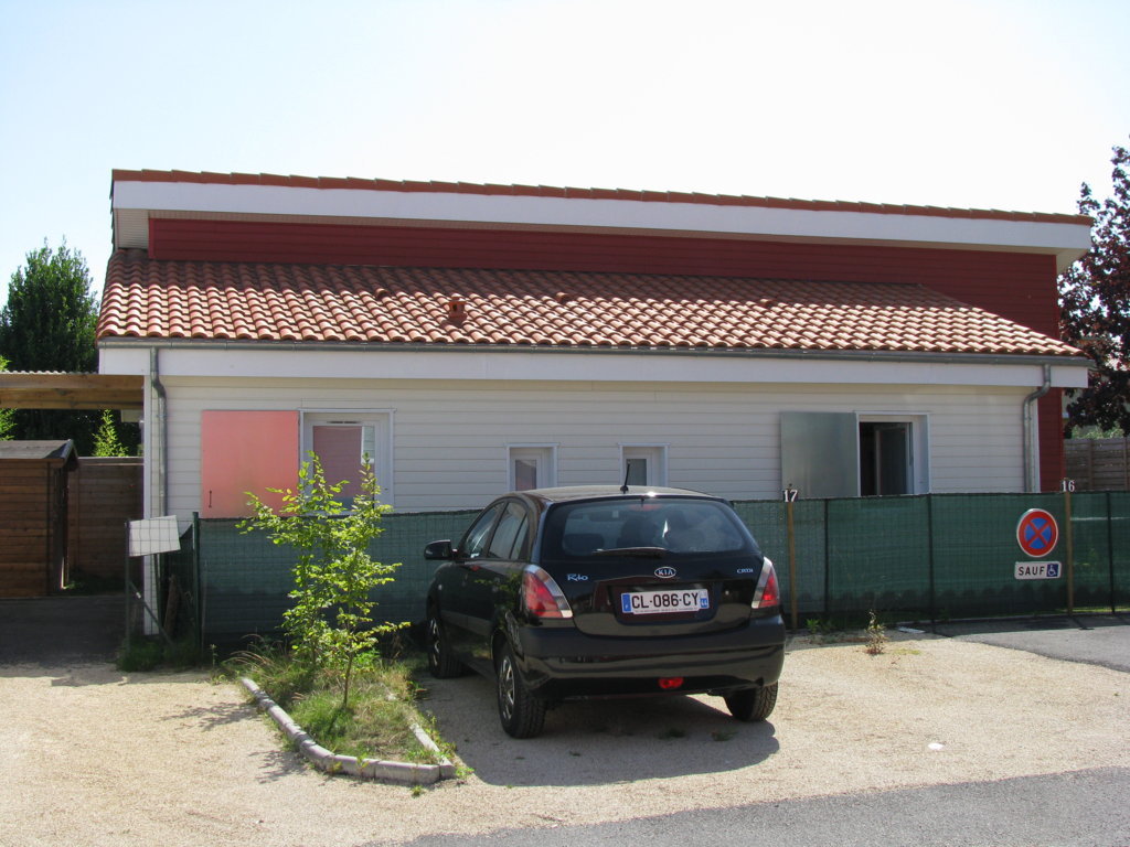 découvrez notre sélection de maisons à toit à deux pans, alliant esthétique traditionnelle et modernité. idéales pour un confort optimal et une meilleure évacuation des eaux de pluie, ces maisons sont parfaites pour tous les styles de vie.