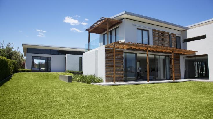 découvrez notre guide complet sur les maisons à toit plat : avantages, styles, matériaux innovants et conseils pour la construction. transformez votre rêve de maison moderne en réalité.