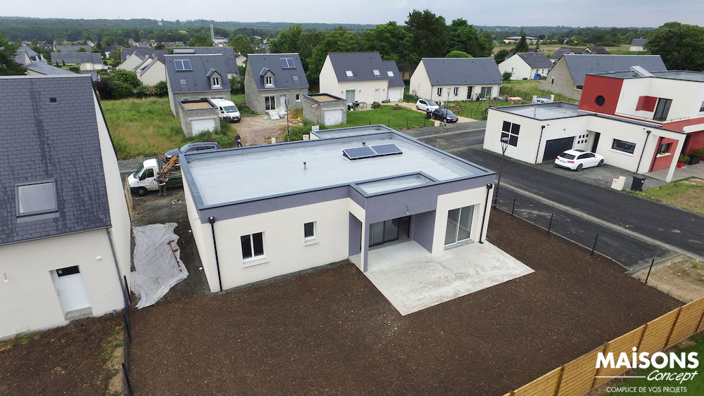 découvrez nos maisons à toit plat, alliant modernité et élégance. profitez d'un espace de vie lumineux et d'une architecture innovante qui s'intègre parfaitement dans votre environnement. explorez des designs uniques et des solutions contemporaines pour votre futur chez-vous.