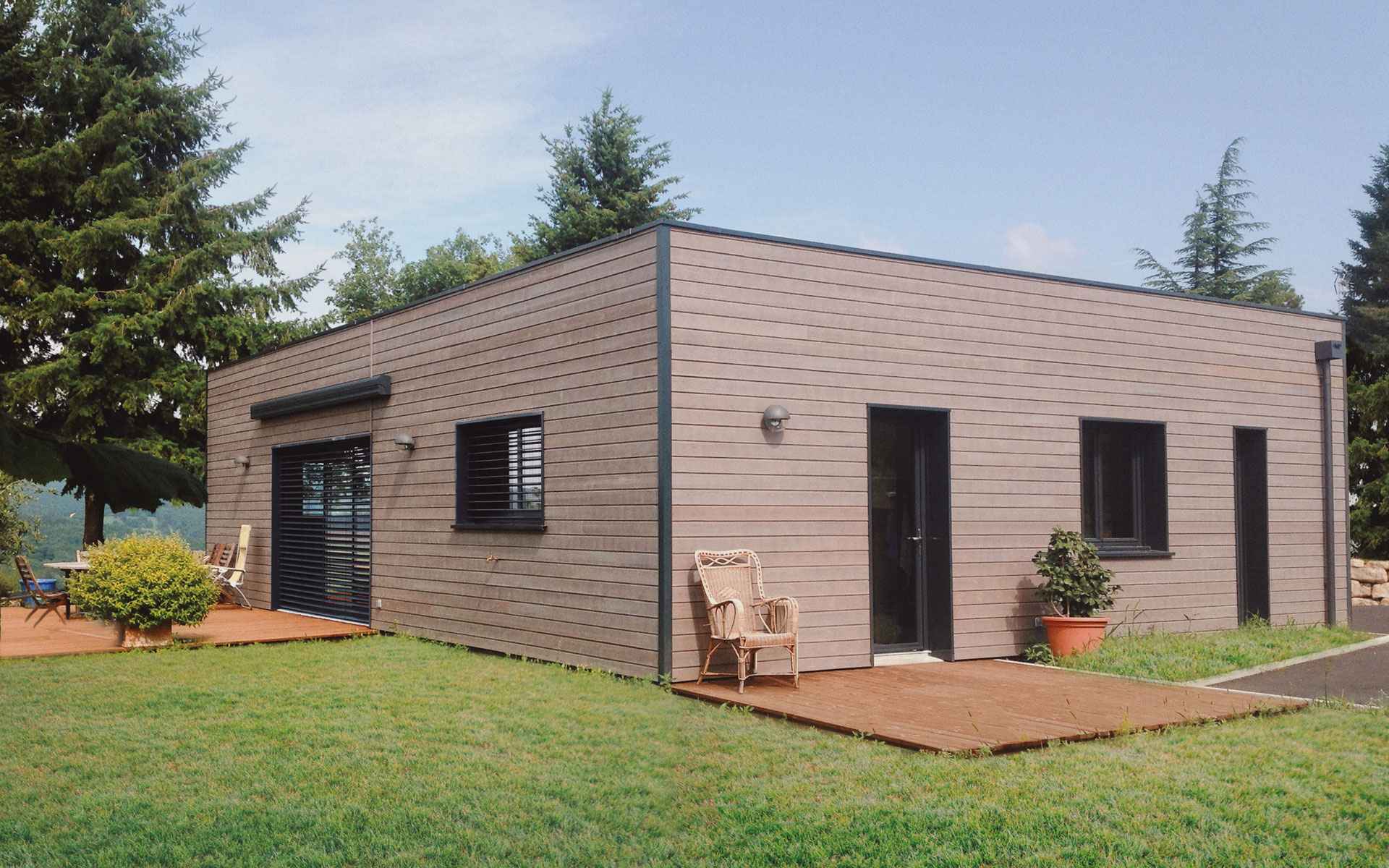 découvrez notre sélection de maisons à toit plat en bois, alliant modernité et confort. profitez d'un design épuré et d'une ambiance chaleureuse, parfait pour une vie intérieure-extérieure harmonieuse.