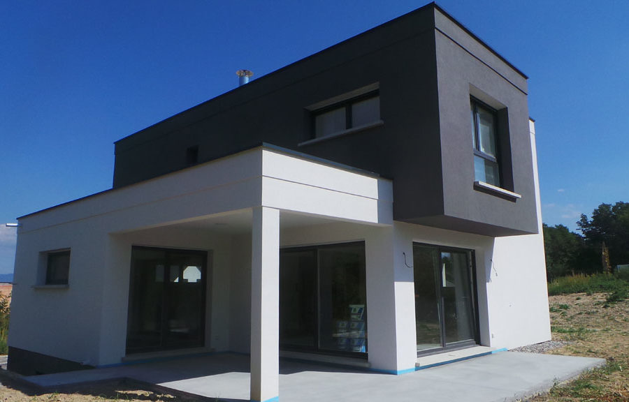 découvrez notre guide complet sur les maisons à toit plat, une option esthétique et moderne pour votre projet de construction. apprenez-en davantage sur les avantages, les matériaux et les coûts associés à ce style architectural innovant.