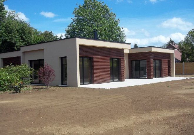 découvrez des maisons à toit plat en normandie, alliant modernité et design. profitez d'un habitat contemporain parfaitement intégré dans le paysage normand, avec des espaces optimisés et une lumière naturelle abondante.