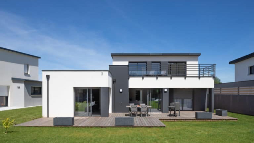 découvrez les avantages d'une maison à toit plat équipée de panneaux photovoltaïques, alliant modernité et efficacité énergétique. optimisez votre confort tout en réduisant votre empreinte écologique grâce à cette solution durable.