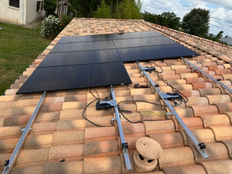 découvrez les avantages d'une maison à toit plat équipée de panneaux photovoltaïques. alliez modernité, esthétique et écologie avec une construction durable qui optimise votre consommation d'énergie. transformez votre maison en un véritable atout énergétique!