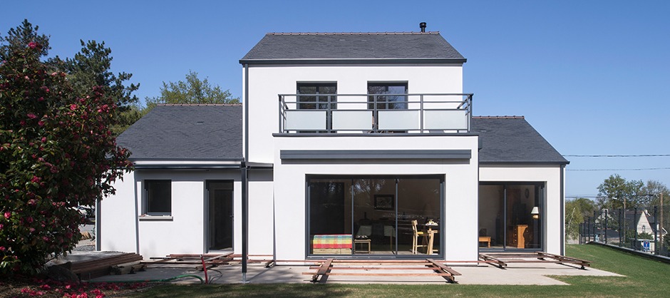 découvrez l'univers des maisons à tuiles, où l'esthétique rencontre la durabilité. explorez nos conseils pour choisir le type de tuile adapté à votre habitation et bénéficiez d'astuces pour l'entretien et la rénovation de votre toiture.