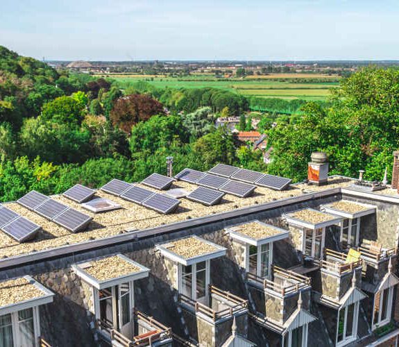 découvrez l'impact visuel des maisons photovoltaïques sur l'esthétique des toits. explorez comment ces installations solaires, tout en contribuant à la transition énergétique, influencent le paysage urbain et rural tout en offrant une solution durable et moderne.