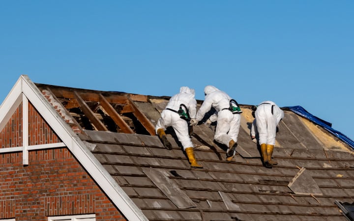 découvrez nos conseils et astuces pour maximiser la durée de vie de votre toiture. apprenez les meilleures pratiques d'entretien, les matériaux durables et les rénovations nécessaires pour protéger votre maison des intempéries et garantir une toiture en excellent état pendant des années.