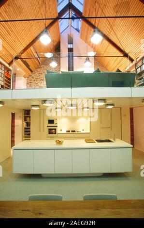 découvrez l'élégance et le charme d'une mezzanine cathédrale, un aménagement unique qui allie style et fonctionnalité. explorez nos idées et inspirations pour transformer votre espace de vie avec une mezzanine lumineuse et aérée, idéale pour optimiser votre intérieur tout en ajoutant une touche de sophistication.