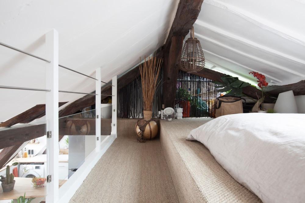 découvrez comment maximiser l'espace de votre maison avec une mezzanine sous toit. aménagez un coin cosy et fonctionnel, alliant design et confort, pour profiter pleinement de votre intérieur.