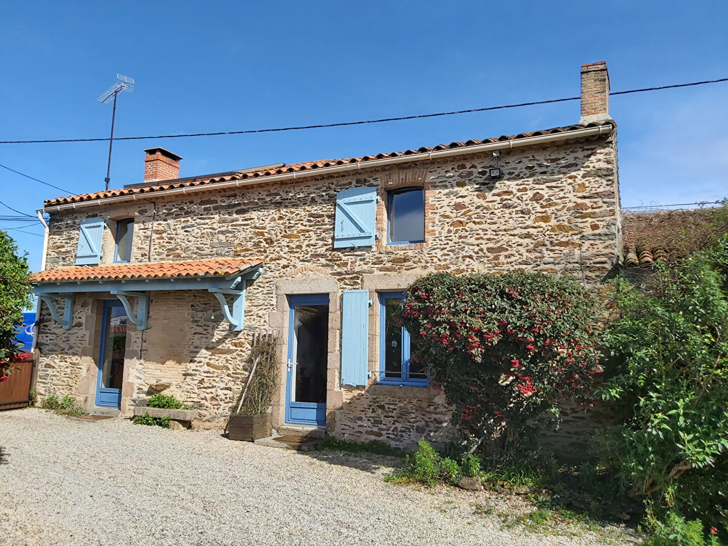 découvrez les services de construction et de rénovation de murs et toits à roche-sur-yon. profitez d'un savoir-faire local pour des réalisations durables et esthétiques.