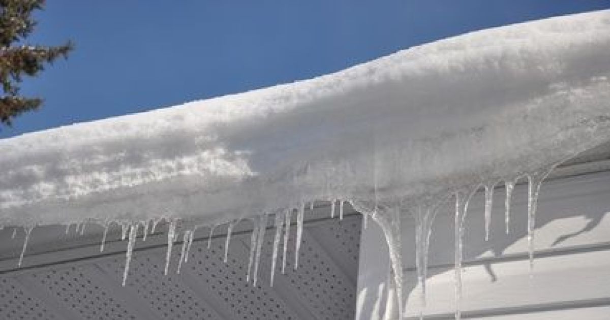 découvrez comment gérer efficacement la neige sur votre toit. conseils pratiques pour éviter les risques d'accumulation et assurer la sécurité de votre habitation pendant l'hiver.