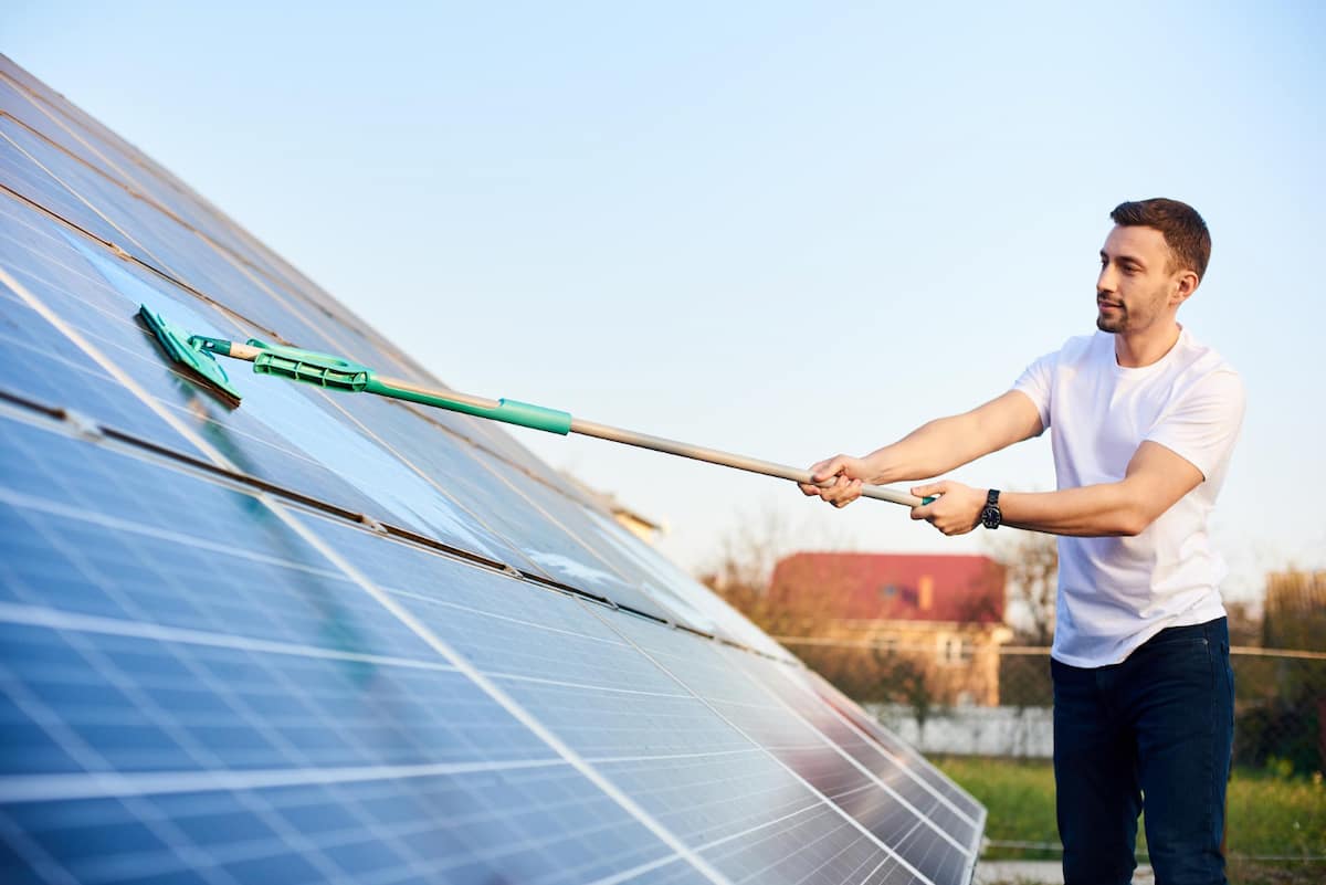 optimisez l'efficacité de vos panneaux solaires avec notre service de nettoyage professionnel. éliminez saleté, poussière et débris pour garantir un rendement énergétique maximal et prolonger la durée de vie de votre installation. contactez-nous dès aujourd'hui pour un devis personnalisé!