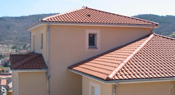 découvrez oméga toit, votre expert en solutions de toiture adaptées et innovantes. que ce soit pour des réparations, des rénovations ou des constructions neuves, nous mettons à votre service notre savoir-faire et notre passion pour garantir des toits durables et esthétiques. contactez-nous pour un devis personnalisé!