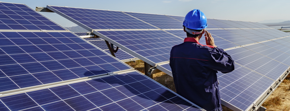 découvrez comment optimiser vos investissements dans les panneaux solaires grâce à des conseils pratiques, des astuces de financement et des stratégies pour maximiser votre retour sur investissement tout en réduisant votre empreinte carbone.