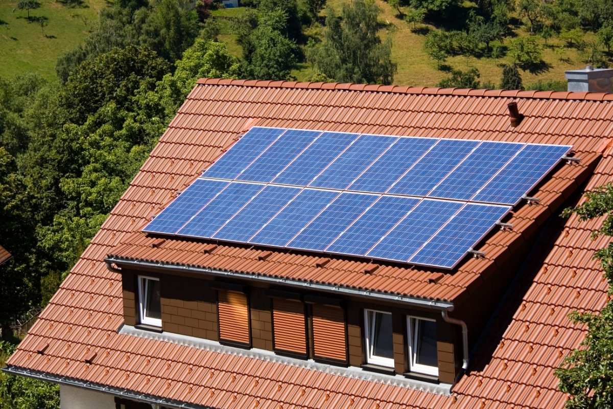 découvrez comment optimiser l'efficacité de vos panneaux photovoltaïques installés sur le toit. apprenez des astuces et techniques pour maximiser la production d'énergie solaire et réduire votre facture d'électricité tout en contribuant à la protection de l'environnement.