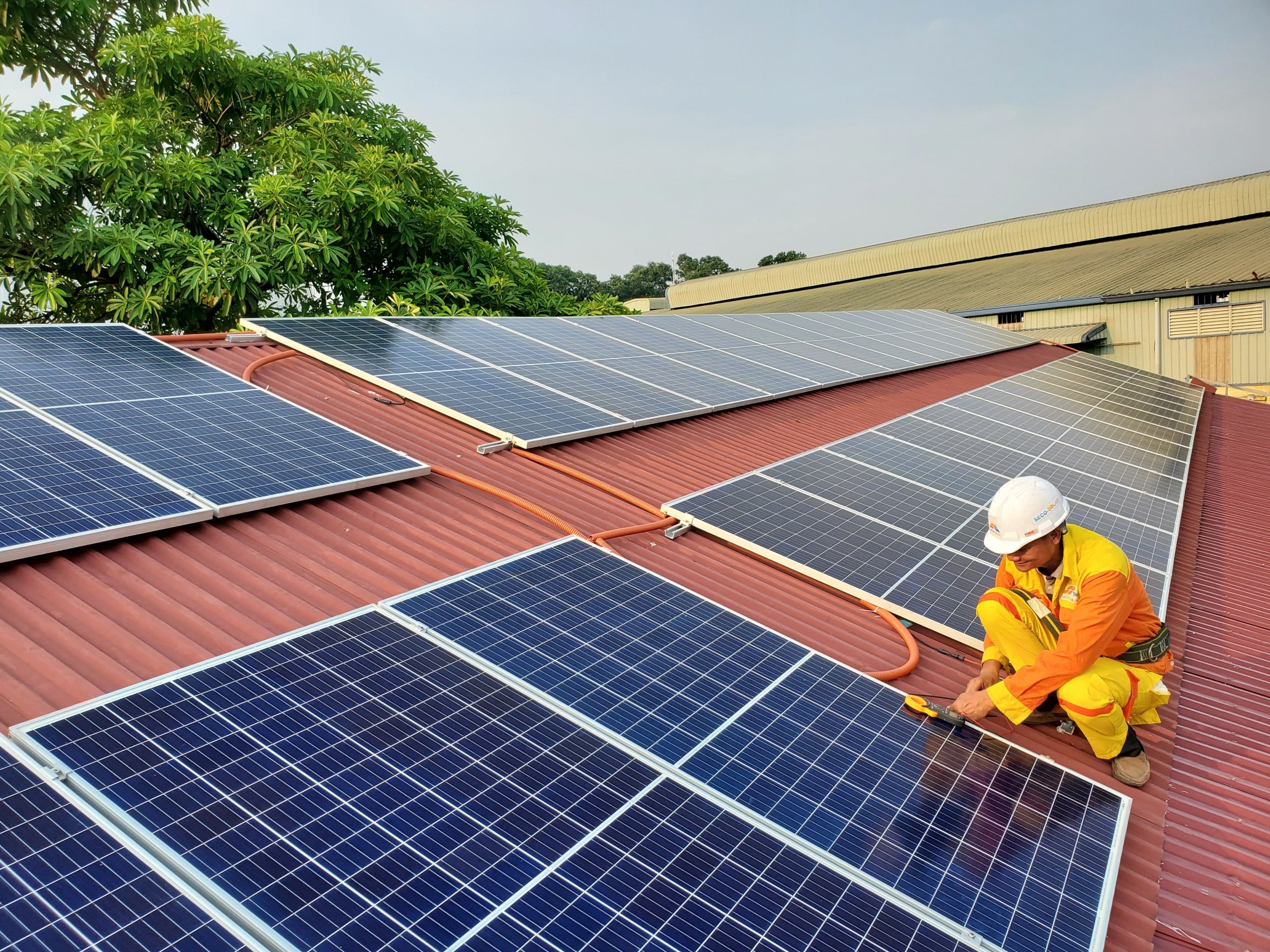 découvrez comment optimiser vos panneaux solaires pour maximiser leur efficacité et réduire votre empreinte carbone. des astuces pratiques et des conseils d'experts pour améliorer la performance de votre installation solaire.