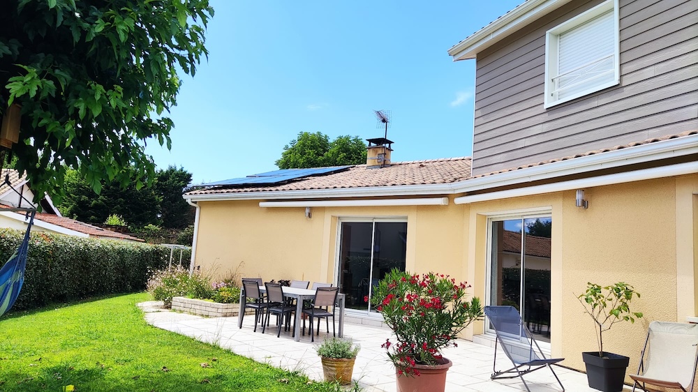 découvrez comment optimiser l'orientation de votre toit pour l'installation de panneaux photovoltaïques en loir-et-cher. maximisez votre production d'énergie solaire avec nos conseils d'experts sur l'angle, l'emplacement et les meilleures pratiques.