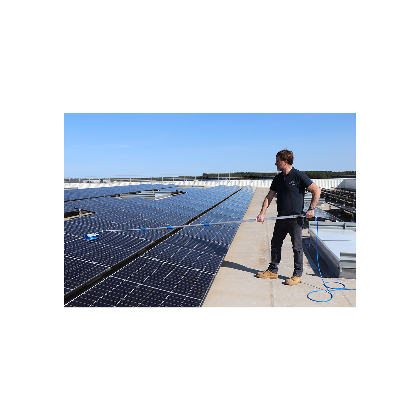 découvrez nos outils d'entretien pour panneaux solaires, conçus pour optimiser leur performance et prolonger leur durée de vie. apprenez les meilleures pratiques et conseils pour un entretien efficace et durable de vos installations solaires.