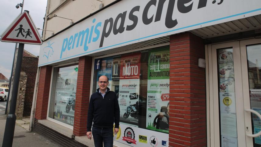 découvrez nos panneaux auto-école pas chers, idéaux pour apprendre à conduire sans se ruiner. profitez de la qualité à prix réduit et assurez-vous une visibilité optimale durant vos leçons de conduite.