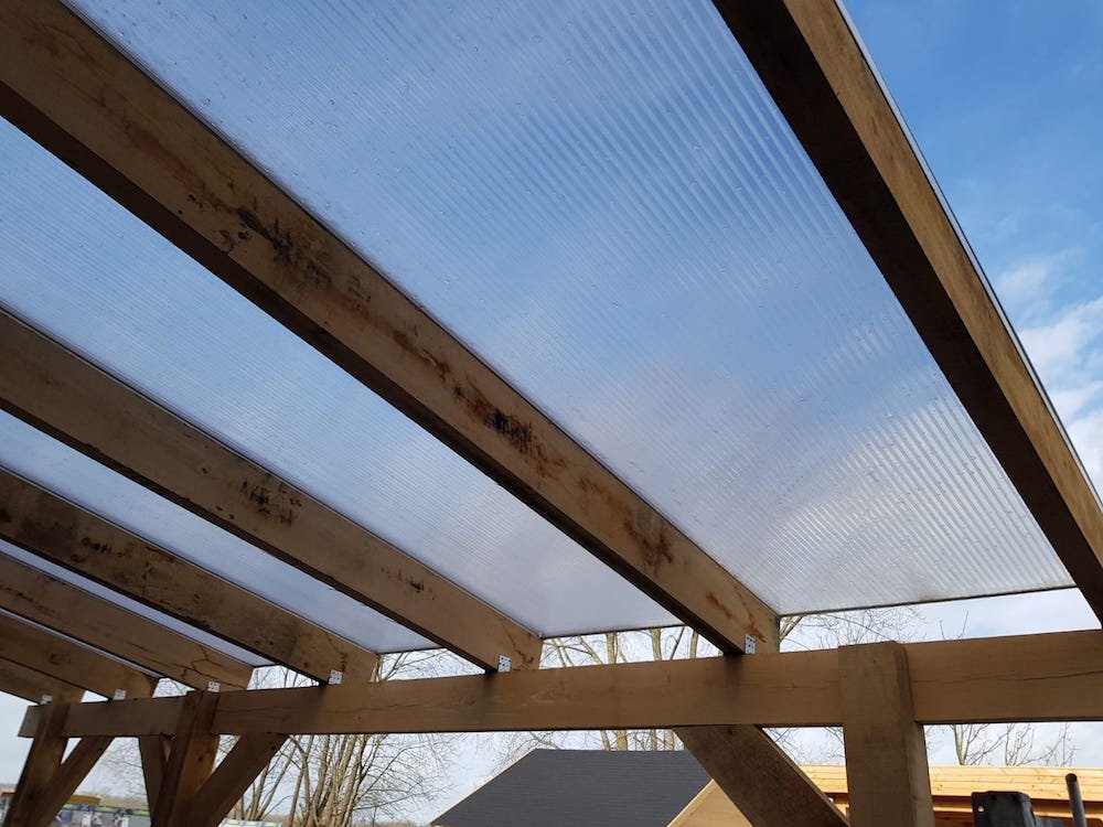 découvrez les avantages des panneaux en polycarbonate, une solution polyvalente et durable pour vos projets de construction et de rénovation. idéaux pour les abris de jardin, les vérandas et les couvertures, ces panneaux offrent une excellente isolation thermique tout en laissant passer la lumière. optez pour le polycarbonate pour allier esthétisme et performance!